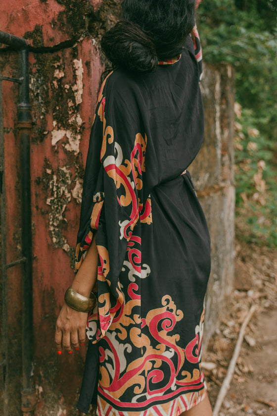 The Dramatic Kimono - Holland